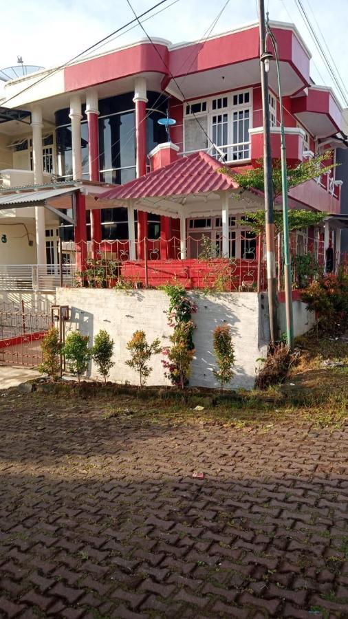 Villa Musti Green Apple Cipanas Sindanglaya Εξωτερικό φωτογραφία